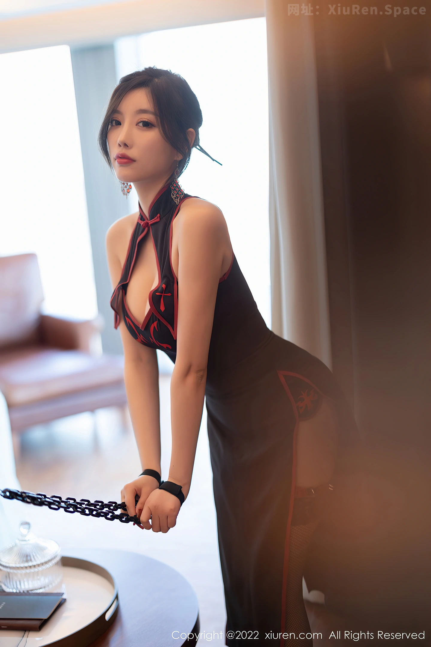 图片[3]-[XiuRen秀人网]VOL.4587 女神杨晨晨Yome黑色短旗袍配蕾丝吊袜秀完美身材诱惑写真74P-秀人网官方网站
